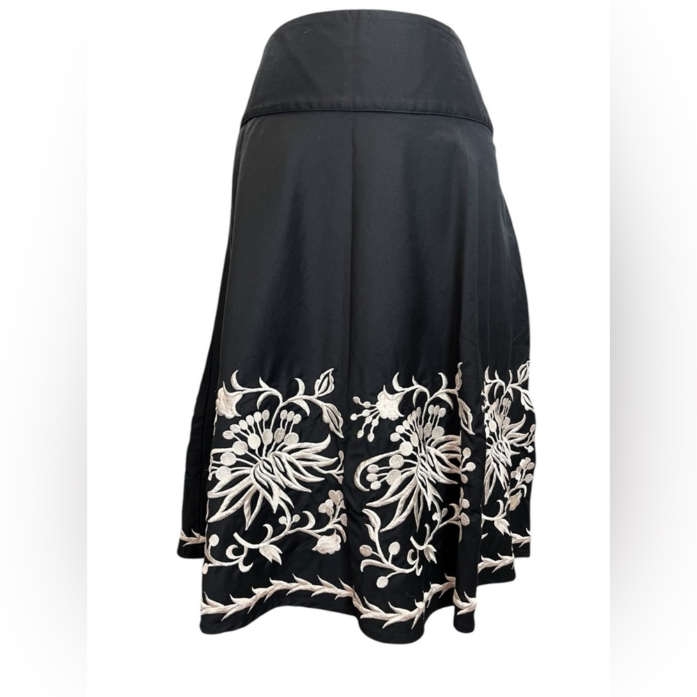 White House Black Market Black Floral Embroidered A-Line Skirt Size 8 - Picture 2 of 8